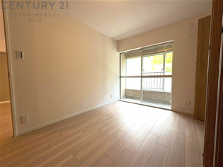 リラックスできるプライベート空間で、快適な睡眠をサポート。個人の好みに合わせたインテリアや寝具で心地良さを追求。プライベートな時間を過ごし、リフレッシュする場所におすすめです。