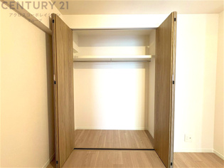 衣類やアクセサリー、小物類の収納が便利で整理整頓がしやすく、部屋の美観を保ちつつ、スペースを最大限に活用できます。衣服のしわやダメージを防ぎ、長持ちさせることができます。