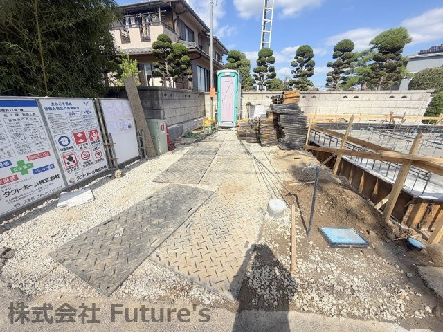 三郷市鷹野5丁目　新築戸建　全1棟の駐車場|カースペース並列2台可能