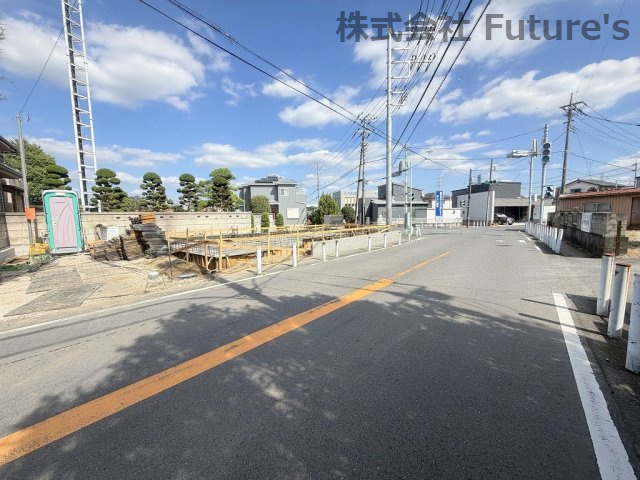 三郷市鷹野5丁目　新築戸建　全1棟の前面道路含む現地写真|前面道路含む現地写真です。
