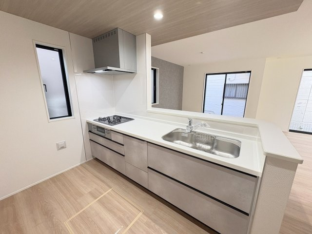 三郷市鷹野5丁目　新築戸建　全1棟のキッチン|同施工会社の参考写真になります。