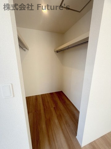三郷市鷹野5丁目　新築戸建　全1棟の収納|かさばるお洋服や上着を収納できるのでお部屋が広く使えますね♪