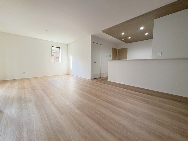 三郷市鷹野5丁目　新築戸建　全1棟の居間・リビング|同施工会社の参考写真になります。