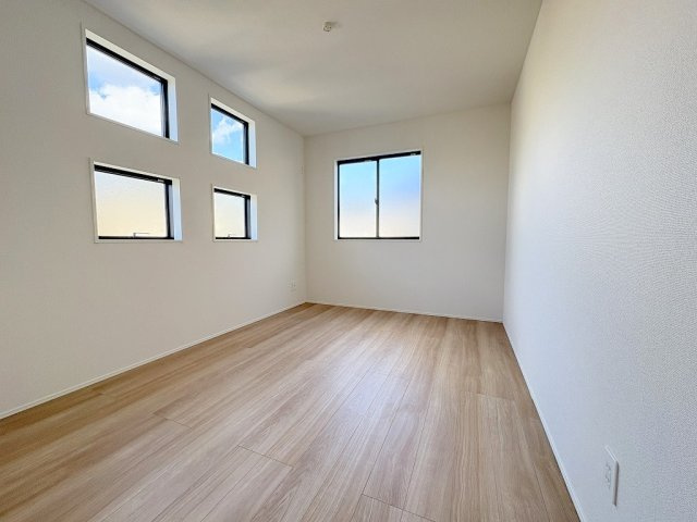 三郷市鷹野5丁目　新築戸建　全1棟の洋室|同施工会社の参考写真になります。