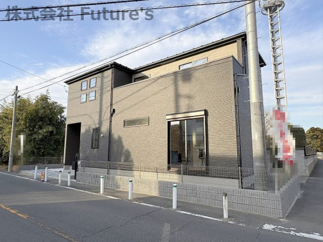 三郷市鷹野5丁目　新築戸建　全1棟の外観|並列2台停められる敷地40坪の広々4LDK住宅。東南角地につき日当たり風通し良好です！