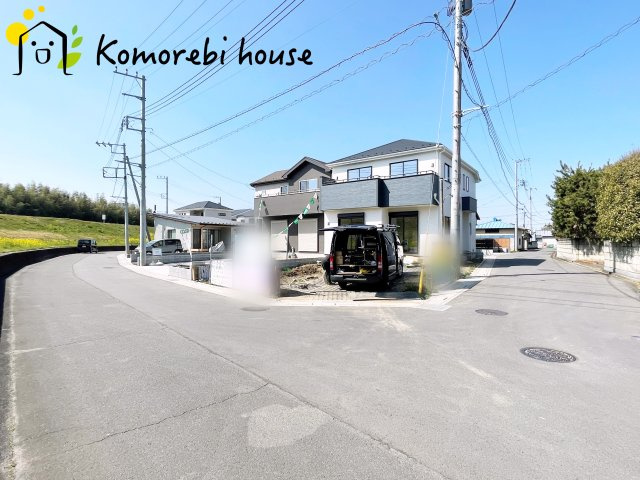 川島町下伊草　新築一戸建て　いろどりアイタウン　13の前面道路含む現地写真|1/5撮影