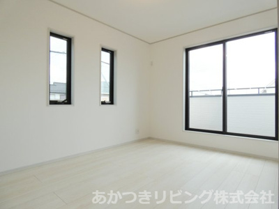 【洋室】 | いろどりアイタウン小山市粟宮 | 窓が多く明るい２階洋室♪
