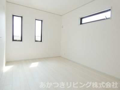 【洋室】 | いろどりアイタウン小山市粟宮 | 窓が多く明るい２階洋室♪