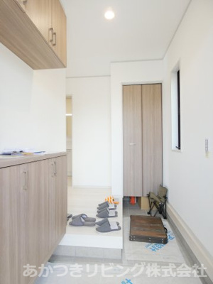 【玄関】 | いろどりアイタウン小山市粟宮 | 足元ゆったり玄関スペース♪