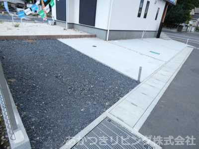 【駐車場】 | いろどりアイタウン小山市粟宮 | 毎日使う場所だから広さが重要な駐車場は３台駐車可能な余裕の広さ♪