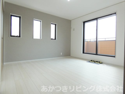 【洋室】 | いろどりアイタウン小山市粟宮 | 窓が多く明るい２階洋室♪