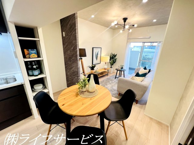 【居間・リビング】 | 新北野第2コーポ | LDK11.5帖／室内リフォーム済につき即ご入居！