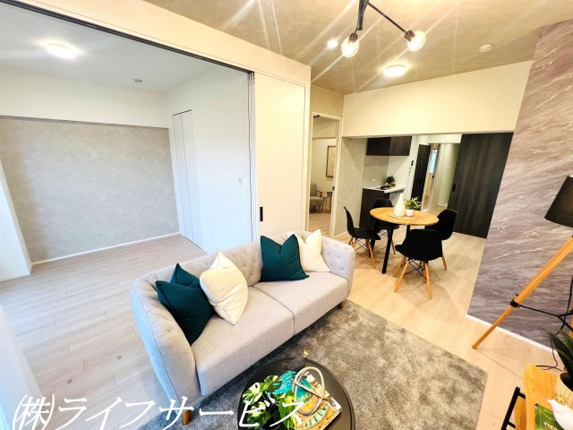 【居間・リビング】 | 新北野第2コーポ | LDK11.5帖／室内リフォーム済につき即ご入居！