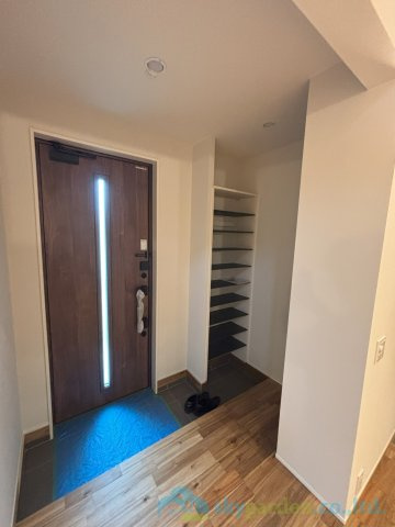 小田原市羽根尾　新築戸建　全1棟1号棟の玄関