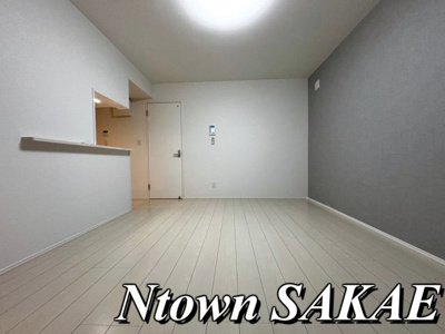 【居間・リビング】 | プランドール平安通 | こちらのリビングで趣味の時間をお楽しみください