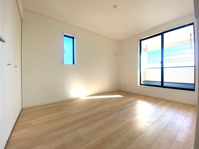 フローリング材には、木目、色調など木材特有の風合いがあり、ナチュラルな美しさになっています。