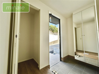 【玄関】 | 津田沼駅徒歩14分　ZEH水準住宅　前原西5　全3棟　2号棟 | 販売現地