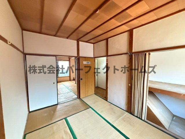 藤が尾4丁目貸家の和室|日本らしい落ち着いた雰囲気の和室です