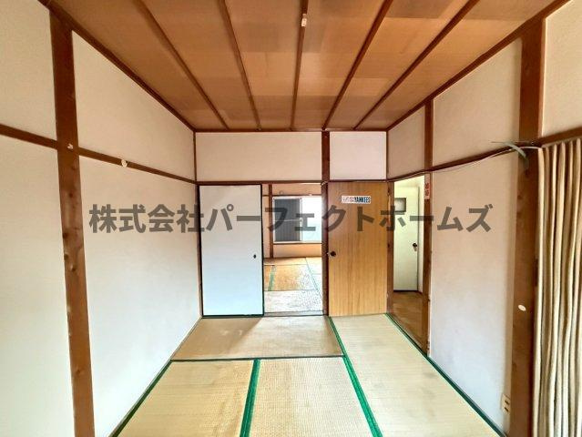 藤が尾4丁目貸家の和室|フローリングだけでなく、和室もあります