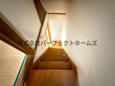 藤が尾4丁目貸家の内装|明るい色調の室内です