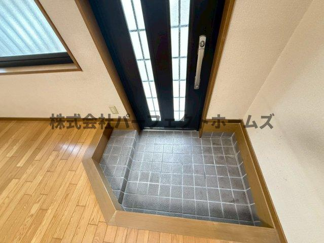 藤が尾4丁目貸家の玄関|ゆったりとした玄関です