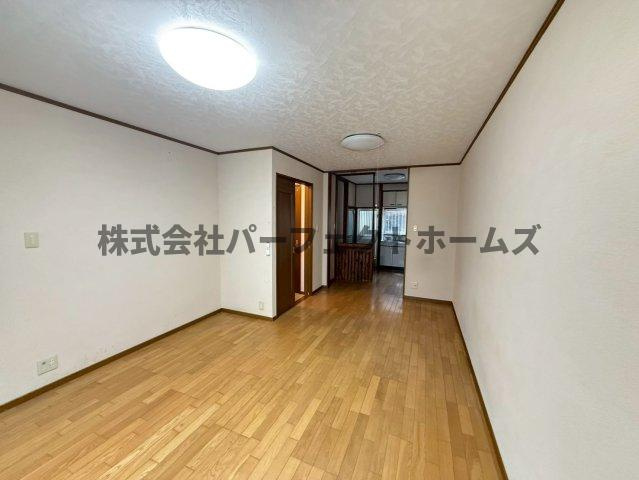 藤が尾4丁目貸家の居間・リビング|ゆったりとしたリビングです