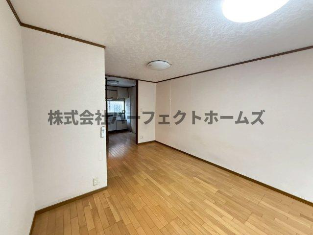 藤が尾4丁目貸家の居間・リビング|おしゃれな居間です