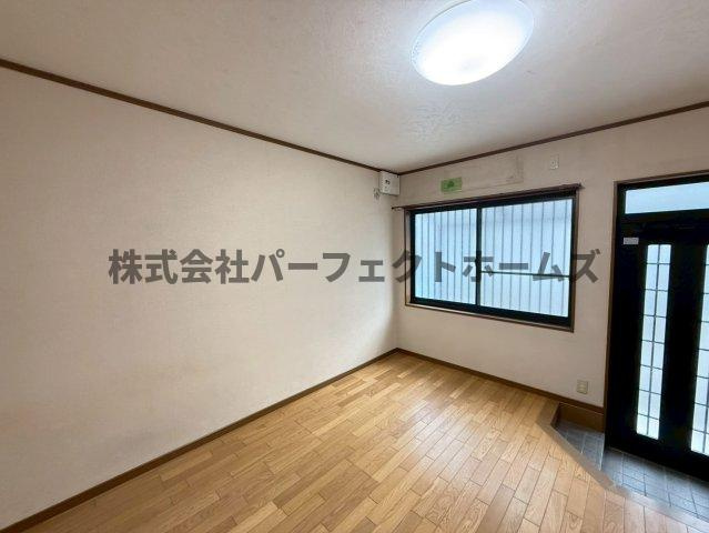 藤が尾4丁目貸家の居間・リビング|おしゃれな居間です