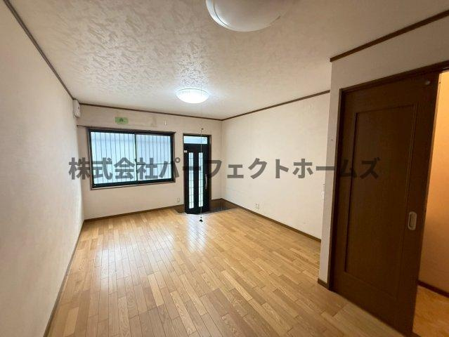 藤が尾4丁目貸家の居間・リビング|ゆったり過ごせるリビングです