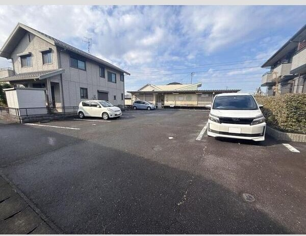 ドマーニ羽島の駐車場