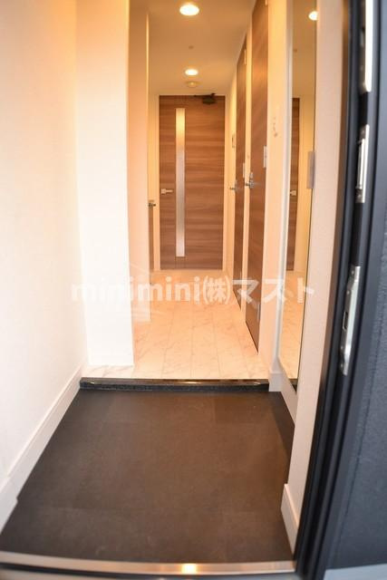 プレサンス難波クチュールの玄関