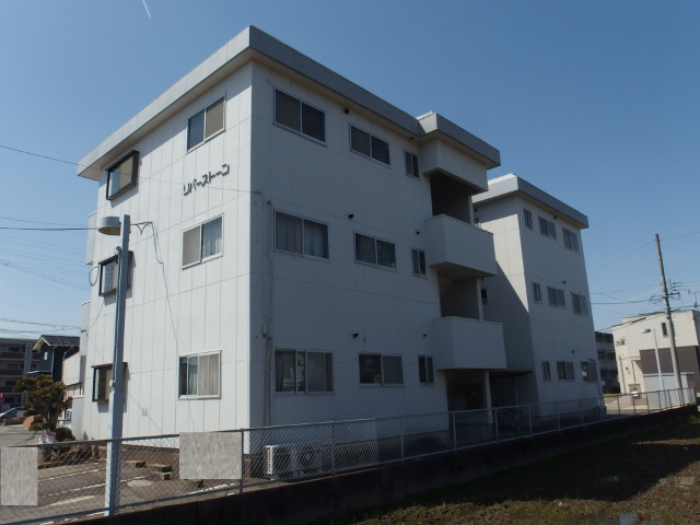 リバーストーン（東大友町）の外観