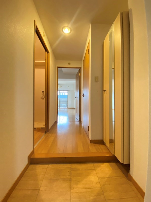 福岡市中央区白金１丁目の賃貸マンションの玄関