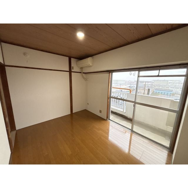 コーポサンライズモリの居間・リビング