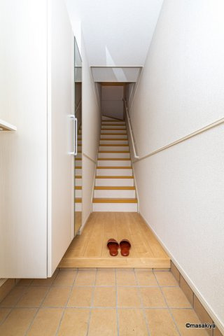 フィオーレ・アリッサムの玄関