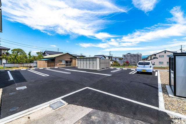 フィオーレ・アリッサムの駐車場