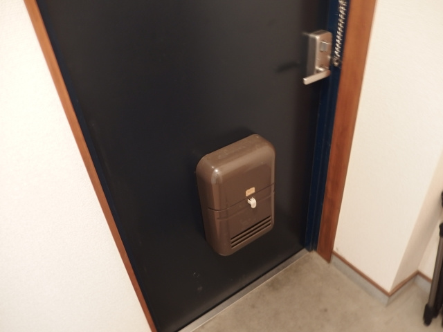 ワンスリーマンションの玄関