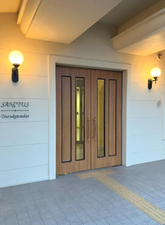サンクタス鶴川台のエントランス