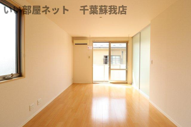 ヴィラージュおゆみ野の居間・リビング|落ち着いた空間のお風呂です