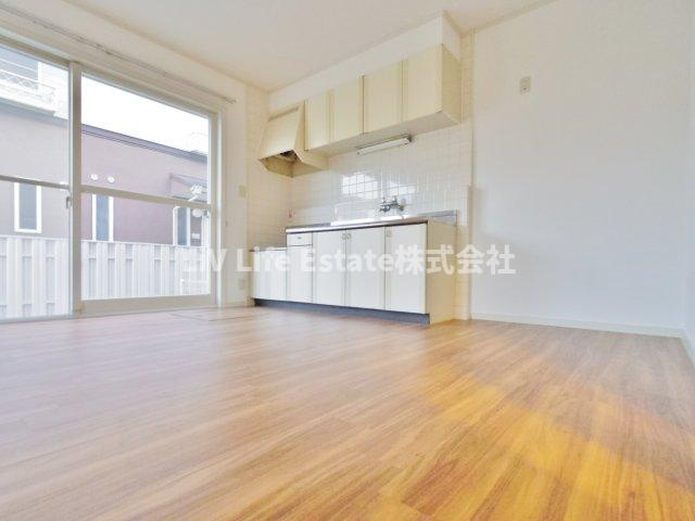 小平市仲町のテラスの居間・リビング