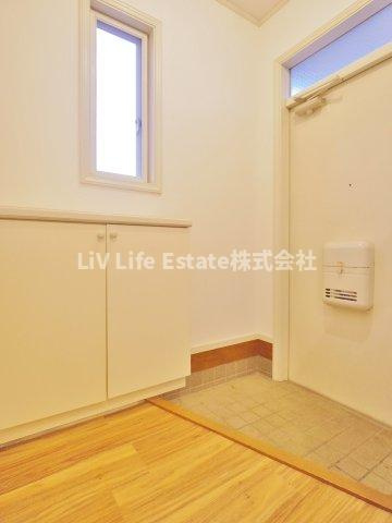 小平市仲町のテラスの玄関