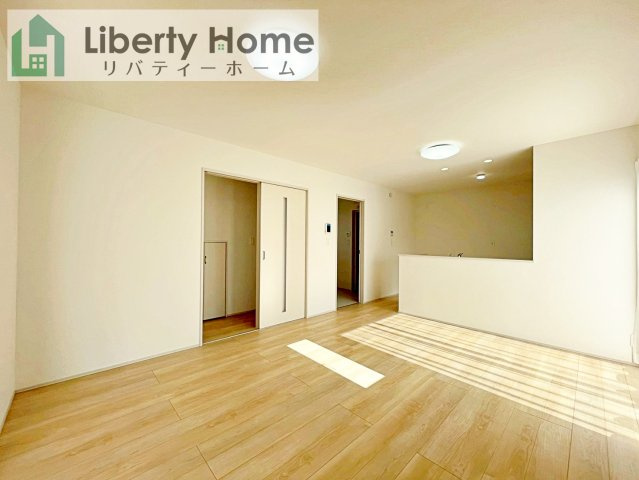 水戸市内原町984番　新築戸建　B号棟の居間・リビング