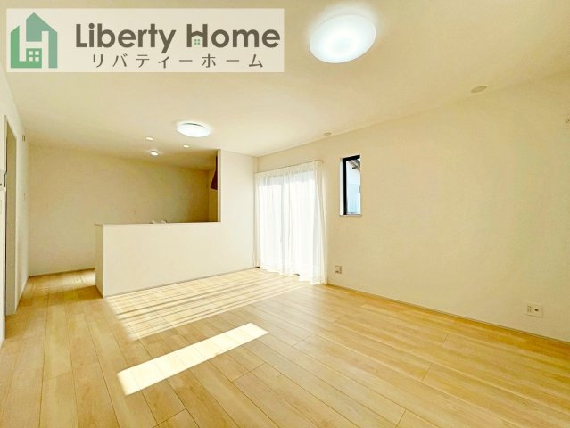 水戸市内原町984番　新築戸建　B号棟の居間・リビング