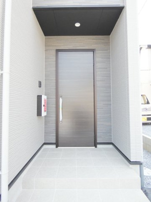 【玄関】 | 小山市粟宮5期 | 雨の日も安心の玄関ポーチ♪