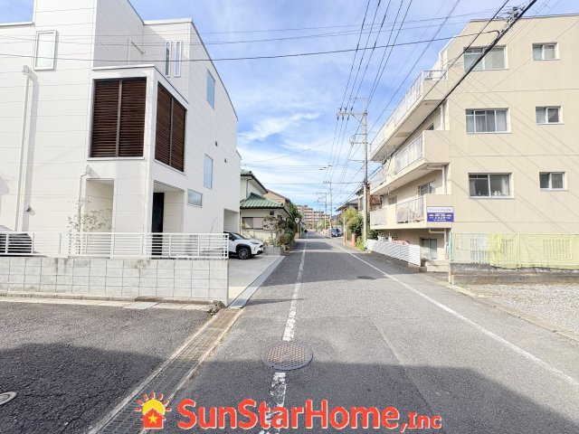 【サンスターホーム】羽村市小作台2丁目　駅近60坪売地の前面道路含む現地写真