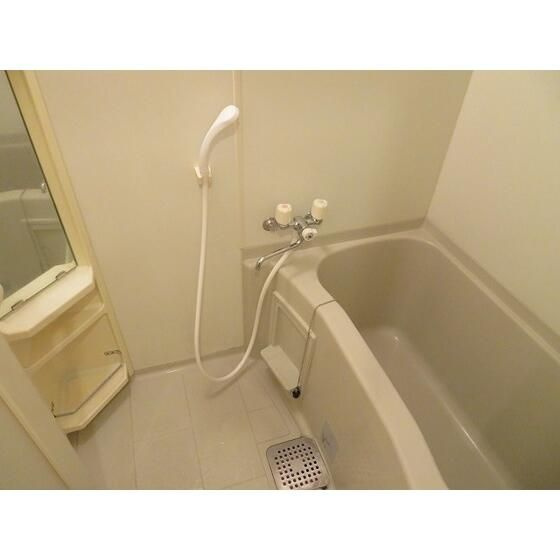 西川ビルの浴室