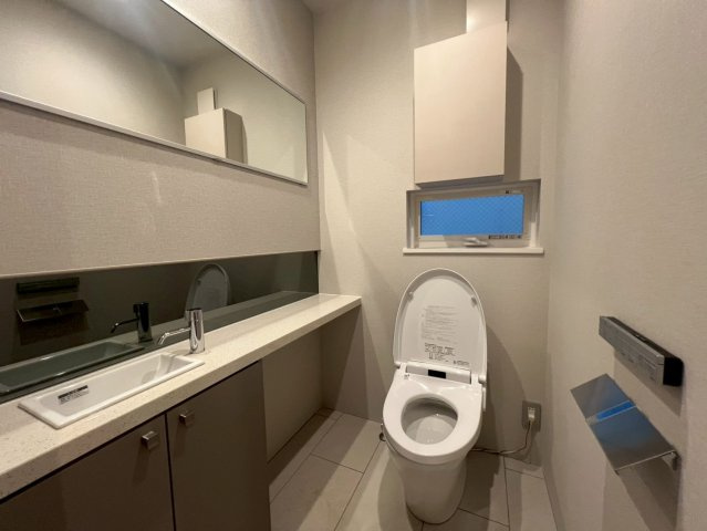 世田谷区世田谷　完成デザイナーズ住宅B号棟のトイレ