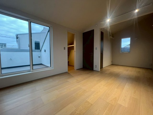 世田谷区世田谷　完成デザイナーズ住宅B号棟の洋室