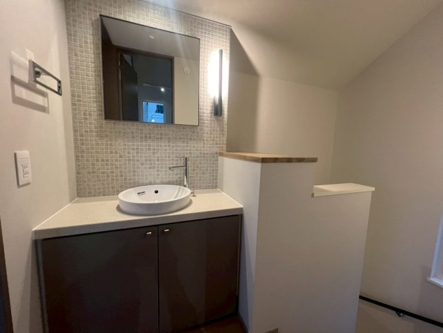 世田谷区世田谷　完成デザイナーズ住宅B号棟の独立洗面台|1階洗面台