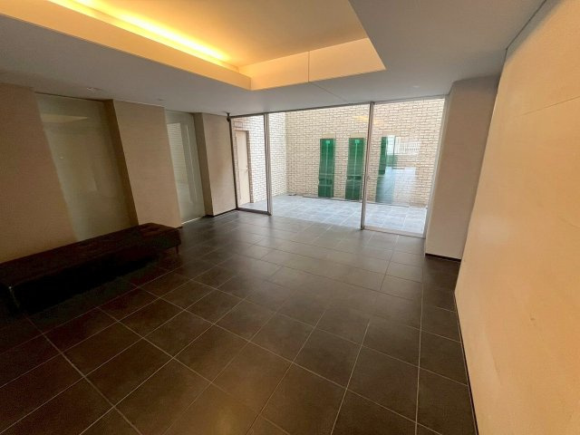 プラウド千里山のロビー